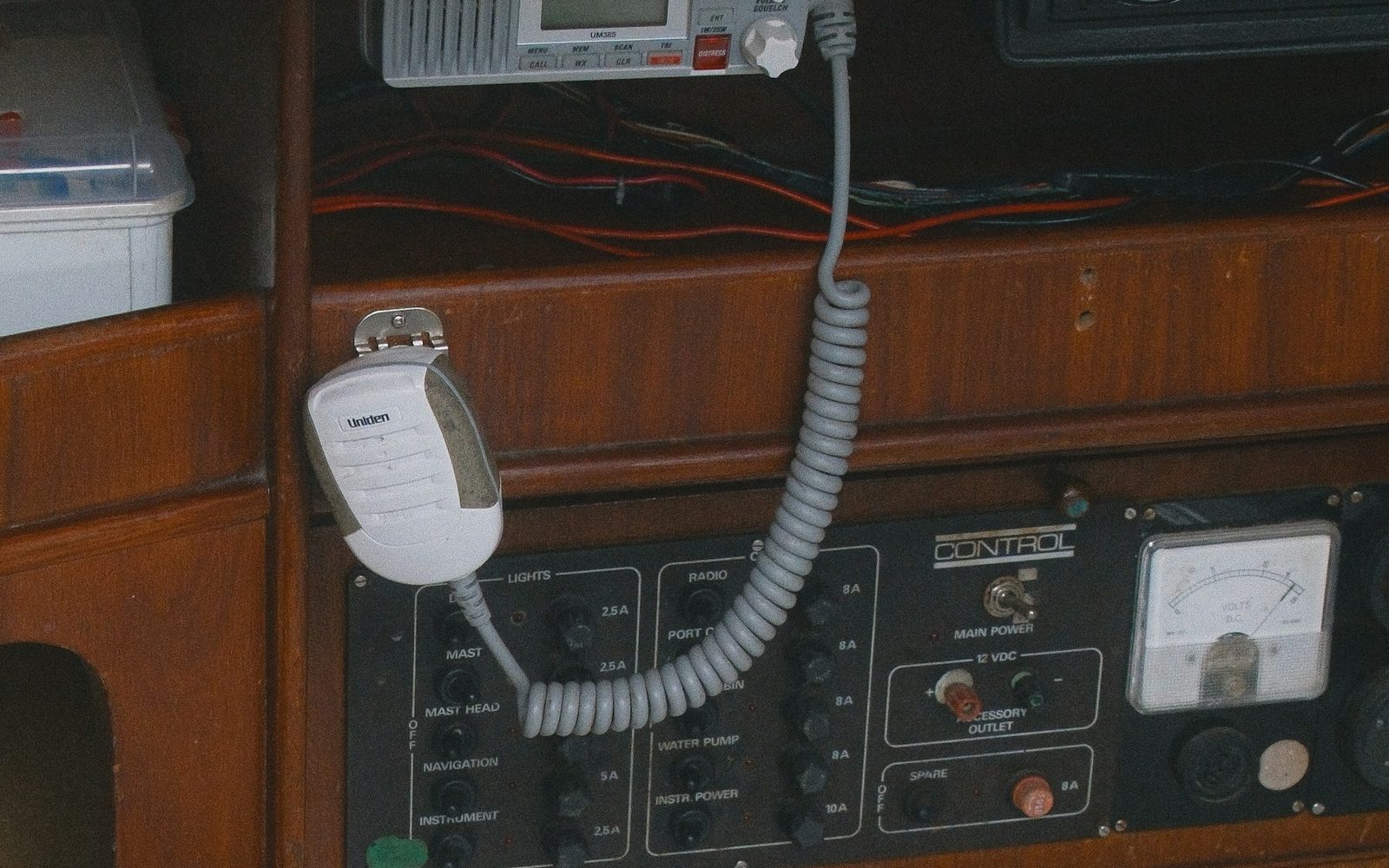VHF et permis côtier : canal 16, CRR, détresse (2026)